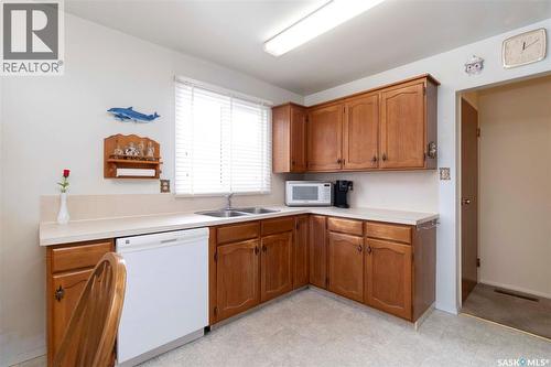 24 Anderson Crescent, Saskatoon, SK - Indoor Photo Showing Kitchen With Double Sink