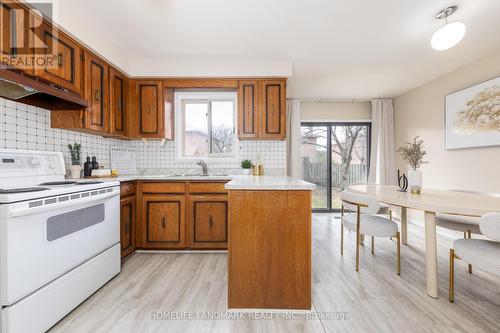 2593 Gazebo Court, Mississauga, ON - Indoor Photo Showing Kitchen