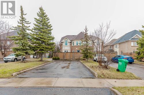 194 PRESSED BRICK DRIVE  Brampton, ON L6V 4K7