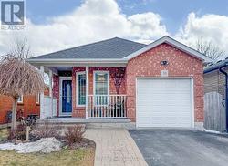 35 DALE PARK DRIVE  Clarington (Courtice), ON L1E 2Z4