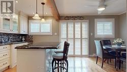 Kitchen with walk-out - 