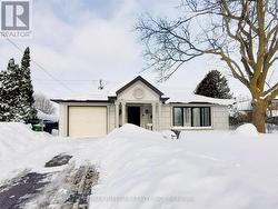 35 WADDINGTON CRESCENT Toronto, ON M2J 2Z9