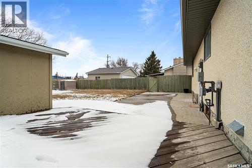 78 Wood Crescent, Regina, SK - Outdoor
