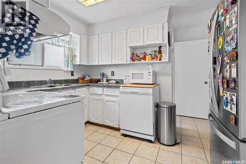 78 Wood Crescent, Regina, SK - Indoor Photo Showing Kitchen