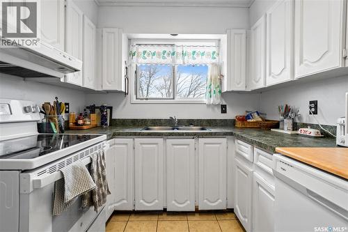 78 Wood Crescent, Regina, SK - Indoor Photo Showing Kitchen With Double Sink
