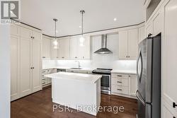 4 - 114 OSSINGTON AVENUE Toronto, ON M6J 2Z4