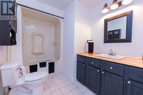 3882 Hamilton Dr, Hilton, ON - Indoor Photo Showing Bathroom