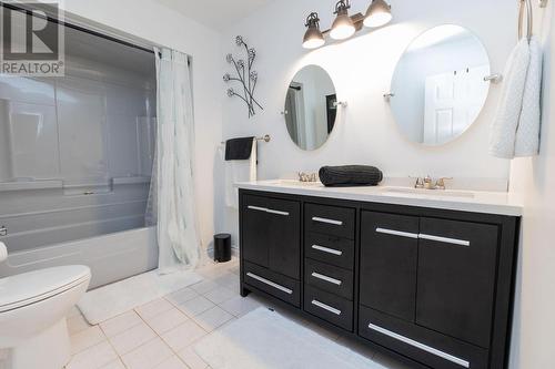 3882 Hamilton Dr, Hilton, ON - Indoor Photo Showing Bathroom