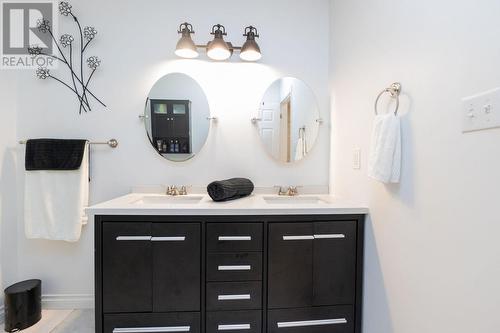 3882 Hamilton Dr, Hilton, ON - Indoor Photo Showing Bathroom