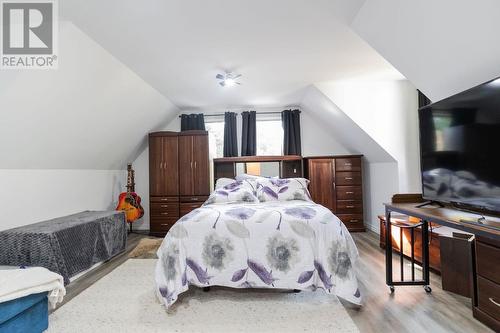 3882 Hamilton Dr, Hilton, ON - Indoor Photo Showing Bedroom