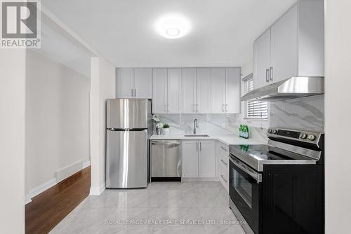 1038 Alexandra Avenue, Mississauga, ON - Indoor Photo Showing Kitchen With Stainless Steel Kitchen