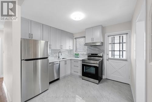 1038 Alexandra Avenue, Mississauga, ON - Indoor Photo Showing Kitchen With Stainless Steel Kitchen