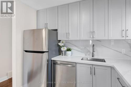1038 Alexandra Avenue, Mississauga, ON - Indoor Photo Showing Kitchen