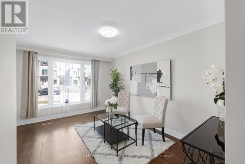 1038 Alexandra Avenue, Mississauga, ON - Indoor Photo Showing Living Room