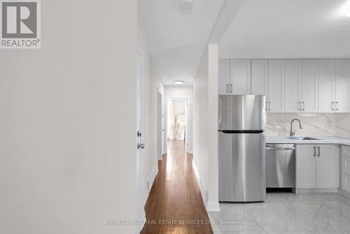 1038 Alexandra Avenue, Mississauga, ON - Indoor Photo Showing Kitchen