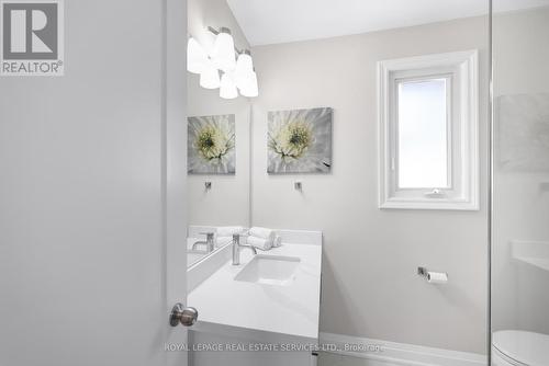 1038 Alexandra Avenue, Mississauga, ON - Indoor Photo Showing Bathroom