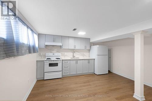 1038 Alexandra Avenue, Mississauga, ON - Indoor Photo Showing Kitchen