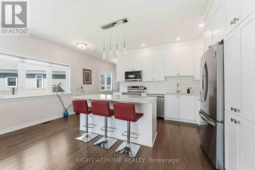 272 Maygrass Way, Ottawa, ON - Indoor Photo Showing Kitchen With Upgraded Kitchen