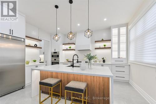 33 Straw Cutter Gate, Vaughan, ON - Indoor Photo Showing Kitchen With Upgraded Kitchen