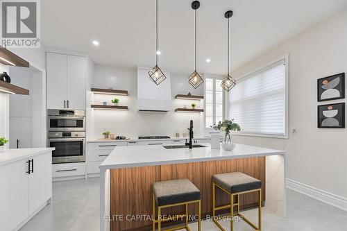 33 Straw Cutter Gate, Vaughan, ON - Indoor Photo Showing Kitchen With Upgraded Kitchen