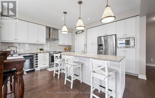 1285 Raspberry Terrace, Milton, ON - Indoor Photo Showing Kitchen With Upgraded Kitchen