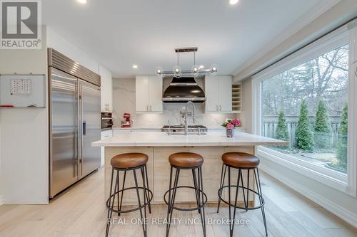 1005 Fair Birch Drive, Mississauga, ON - Indoor Photo Showing Kitchen With Upgraded Kitchen