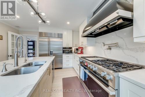 1005 Fair Birch Drive, Mississauga, ON - Indoor Photo Showing Kitchen With Stainless Steel Kitchen With Double Sink With Upgraded Kitchen
