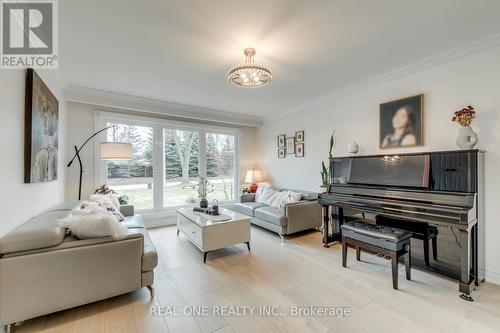 1005 Fair Birch Drive, Mississauga, ON - Indoor Photo Showing Living Room