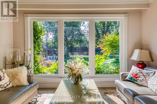 1005 Fair Birch Drive, Mississauga, ON - Indoor Photo Showing Living Room