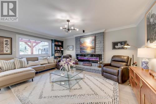 1005 Fair Birch Drive, Mississauga, ON - Indoor Photo Showing Living Room
