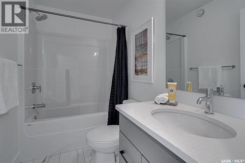 59 Rosewood Boulevard E, Saskatoon, SK - Indoor Photo Showing Bathroom