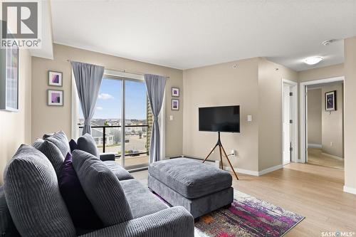 1404 5500 Mitchinson Way, Regina, SK - Indoor Photo Showing Living Room