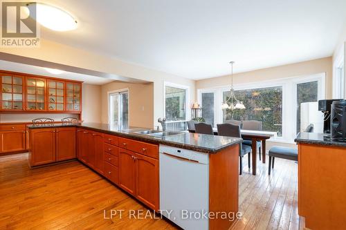 Bright & Cheerful Kitchen - 54 Meyer Circle, Markham, ON - Indoor Photo Showing Kitchen With Double Sink