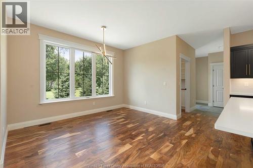 120 Bloomington, Chatham, ON - Indoor