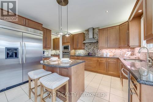 530 Golfview Court, Oakville, ON - Indoor Photo Showing Kitchen With Stainless Steel Kitchen With Upgraded Kitchen