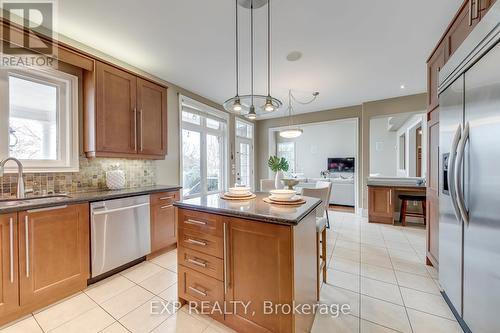 530 Golfview Court, Oakville, ON - Indoor Photo Showing Kitchen