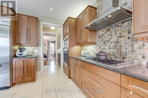 530 Golfview Court, Oakville, ON - Indoor Photo Showing Kitchen