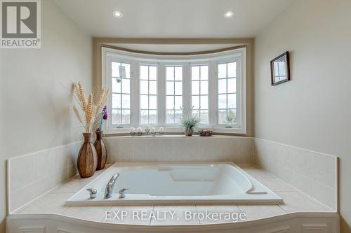 530 Golfview Court, Oakville, ON - Indoor Photo Showing Bathroom