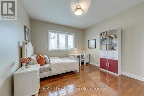 530 Golfview Court, Oakville, ON - Indoor Photo Showing Bedroom