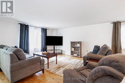 24 Laurie Crescent, Barrie, ON - Indoor Photo Showing Living Room