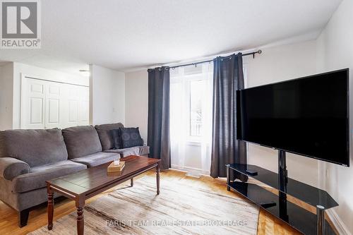 24 Laurie Crescent, Barrie, ON - Indoor Photo Showing Living Room