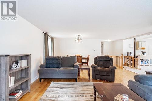 24 Laurie Crescent, Barrie, ON - Indoor Photo Showing Living Room