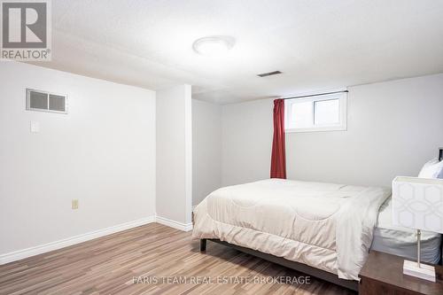 24 Laurie Crescent, Barrie, ON - Indoor Photo Showing Bedroom