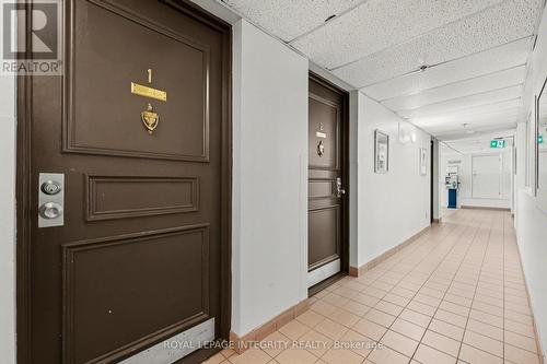 Guest Suites (3) - 906 - 1081 Ambleside Drive, Ottawa, ON - Indoor Photo Showing Other Room