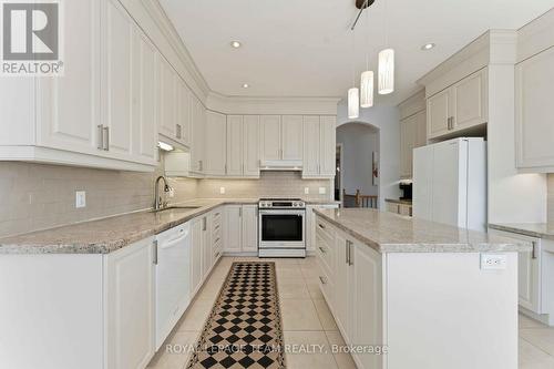 6868 Sparkling Lake Way, Ottawa, ON - Indoor Photo Showing Kitchen With Upgraded Kitchen