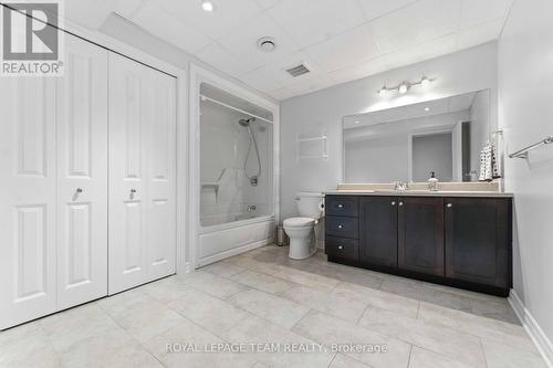 6868 Sparkling Lake Way, Ottawa, ON - Indoor Photo Showing Bathroom