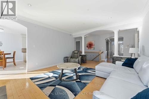 6868 Sparkling Lake Way, Ottawa, ON - Indoor Photo Showing Living Room