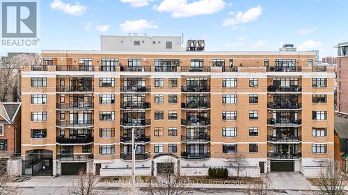 202 - 260 BESSERER STREET  Ottawa, ON K1N 1J3