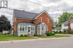 256 A&B FLORA STREET  Carleton Place, ON K7C 3M4