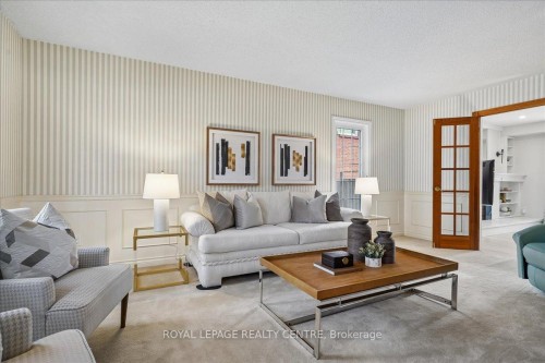 3459 Pitch Pine Crescent, Mississauga, ON - Indoor Photo Showing Living Room